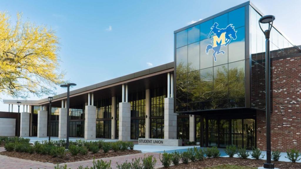 Students Staying on Campus Plan for Fall&nbsp;Break